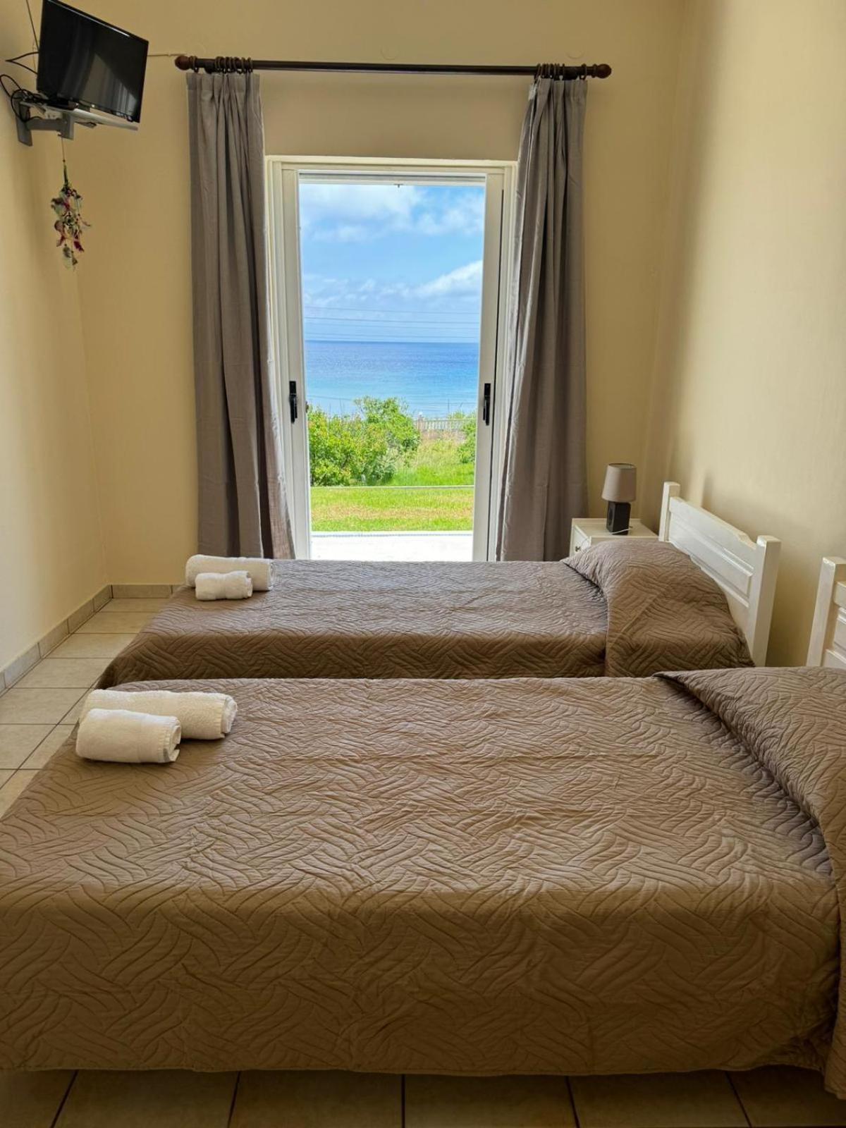 Nisaki Mathraki B&B Δωμάτιο φωτογραφία
